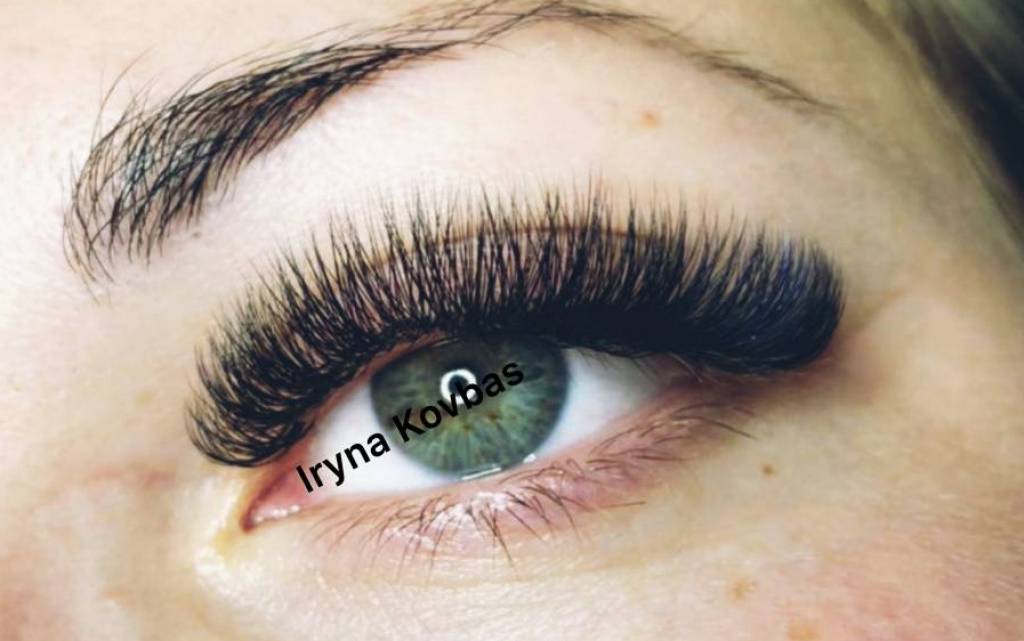  Eyelash extensions